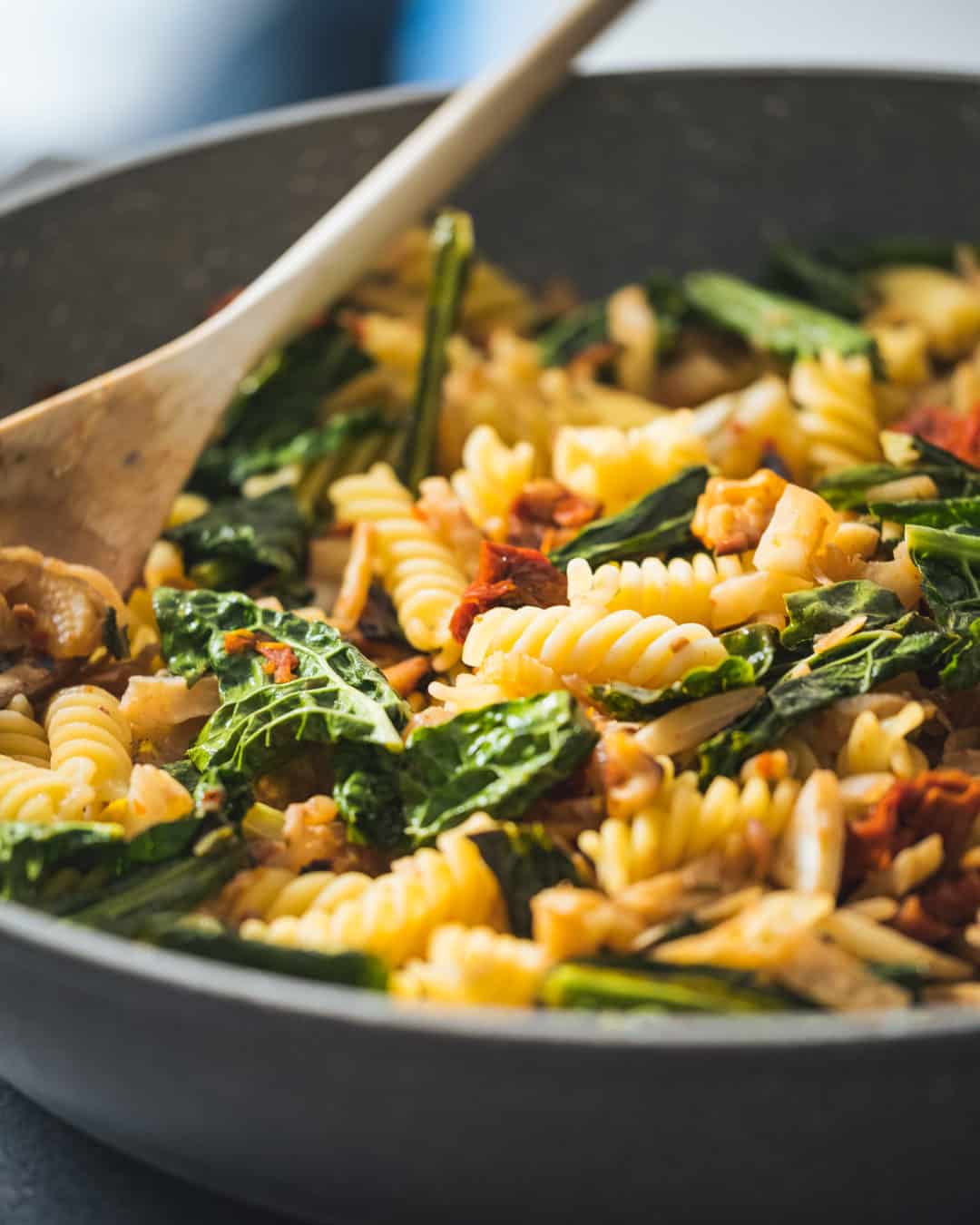 Fusilli pasta kale